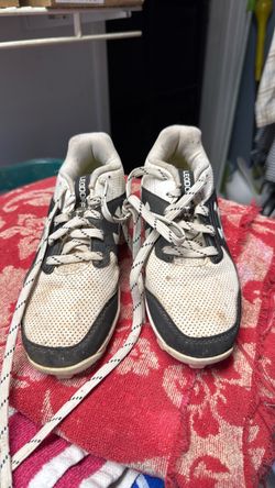 Baseball cleats