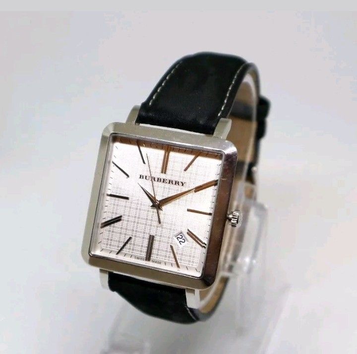 Burberry square watch store