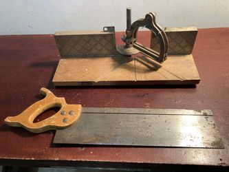 Vintage Craftsman Miter box with 16” Saw