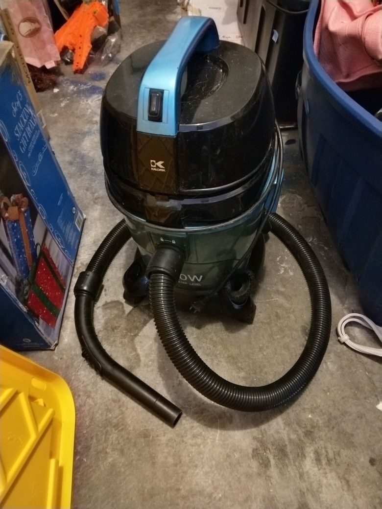 Wet/Dry Vacuum With Wheels