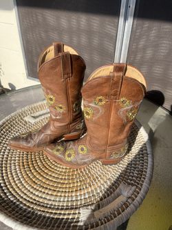 Women Boot Size 7