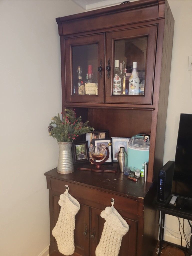 Cabinet/Hutch With Built-in Desk