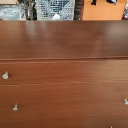 Dresser 3 Drawers looks like new 35W17D32H