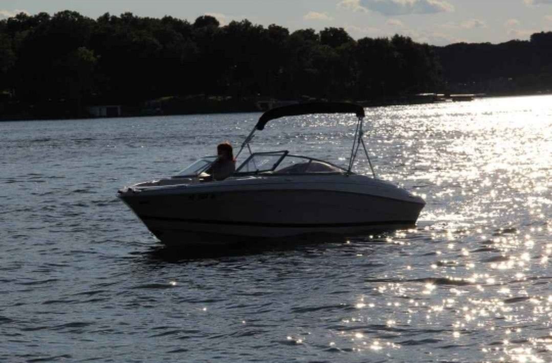 2006 Four Winns Horizon Bow Rider with trailer, motivated seller