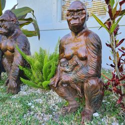 Bronze Gorilla And Gorilla mom and son