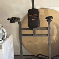 Pull up and dip gym equipment 