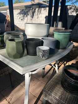 Plastic & ceramic pots for plants