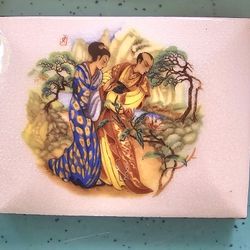 Vintage 1950's Filter long Nonfilter Cigarette Brass Pocket Case ~4"X3"
detailed painting of a couple in a traditional Japanese landscape.
Material: W