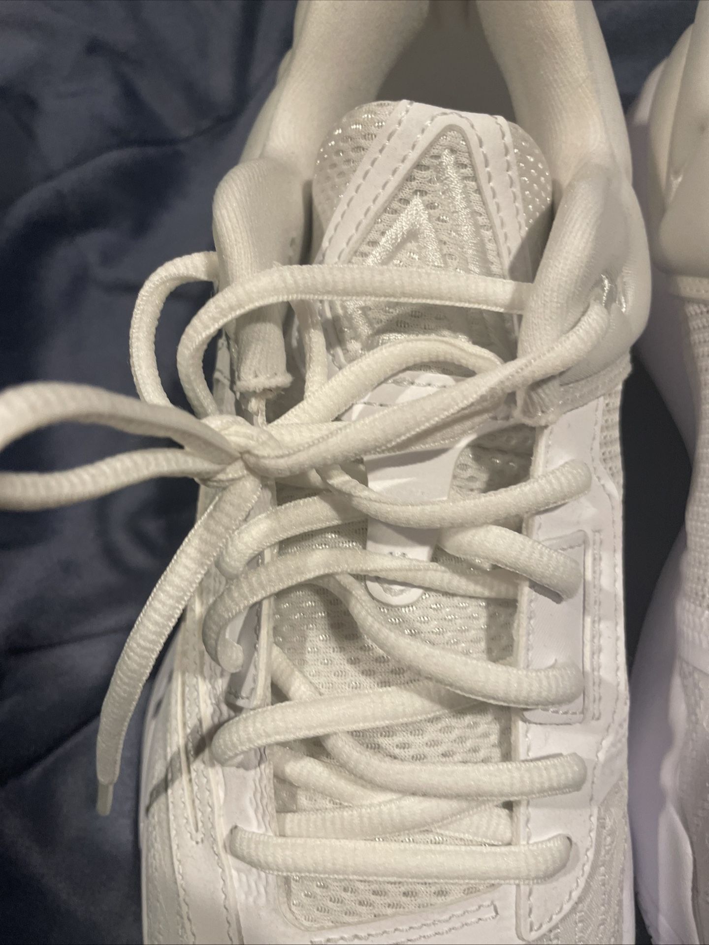 Giannis Immortality’s 3s Nikes White Size 8.5