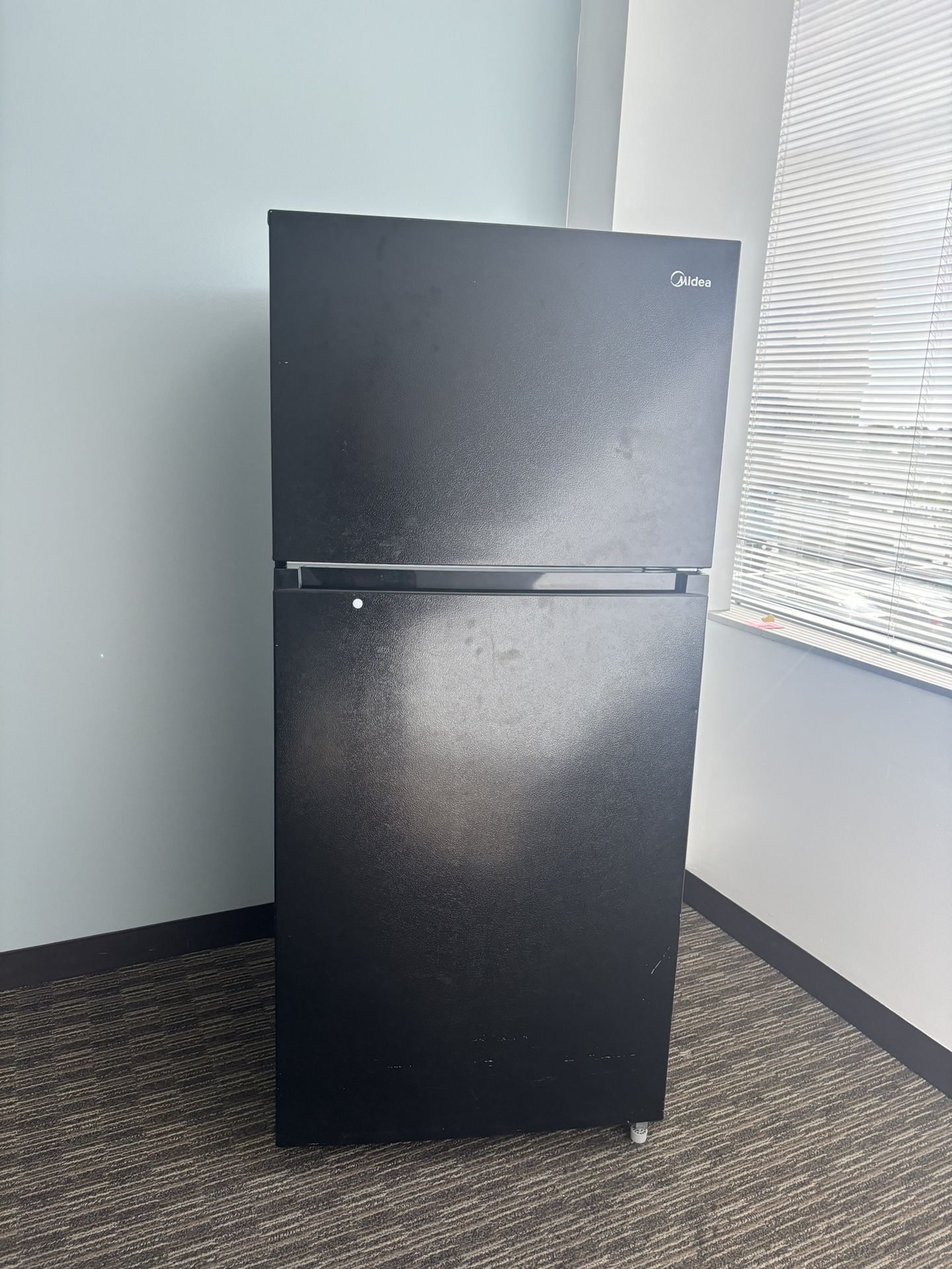 Midea Top-Freezer Refrigerator