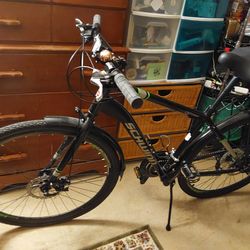 21 speed schwinn central black bike 700c wheels disc brake