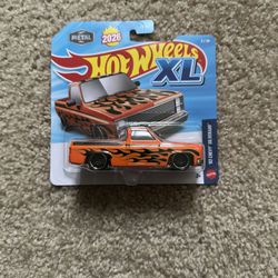 Hot Wheels XL 83’ Silverado