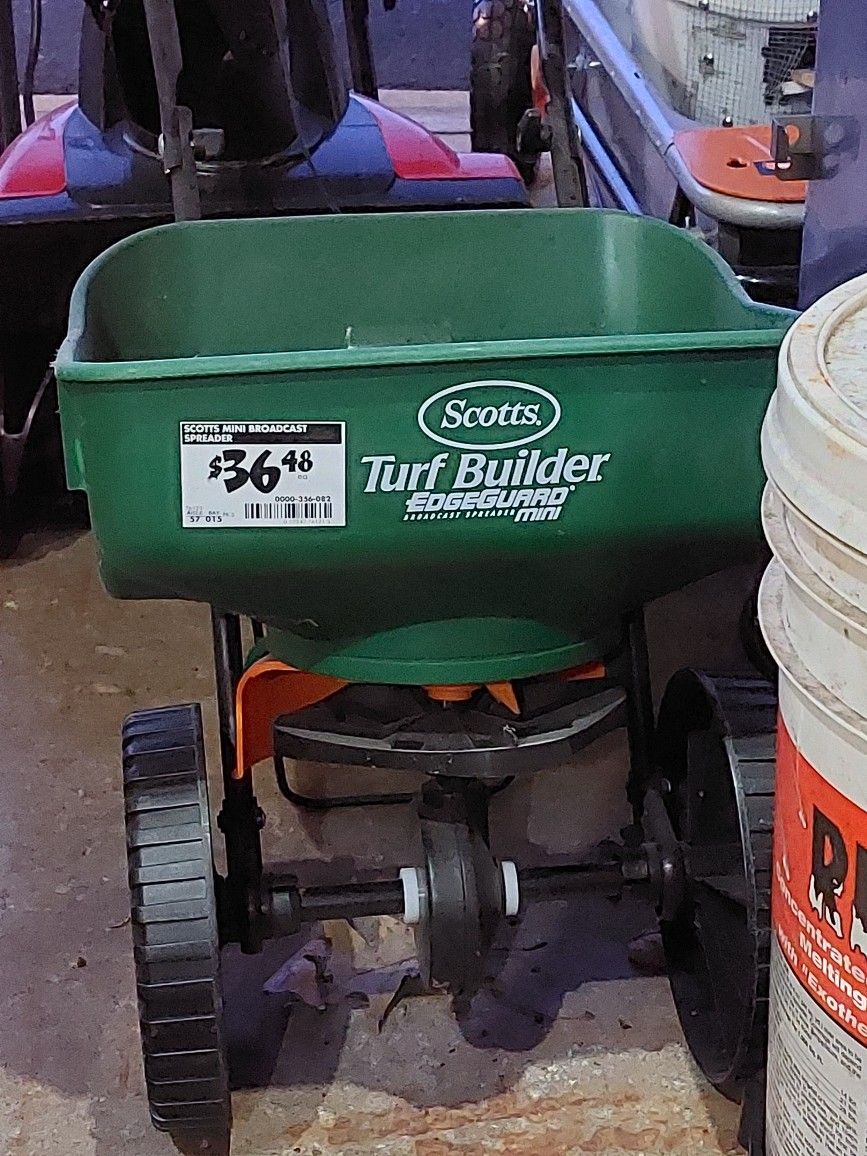 Lawn and garden Scott's Turf builder Fertilizer Spreader