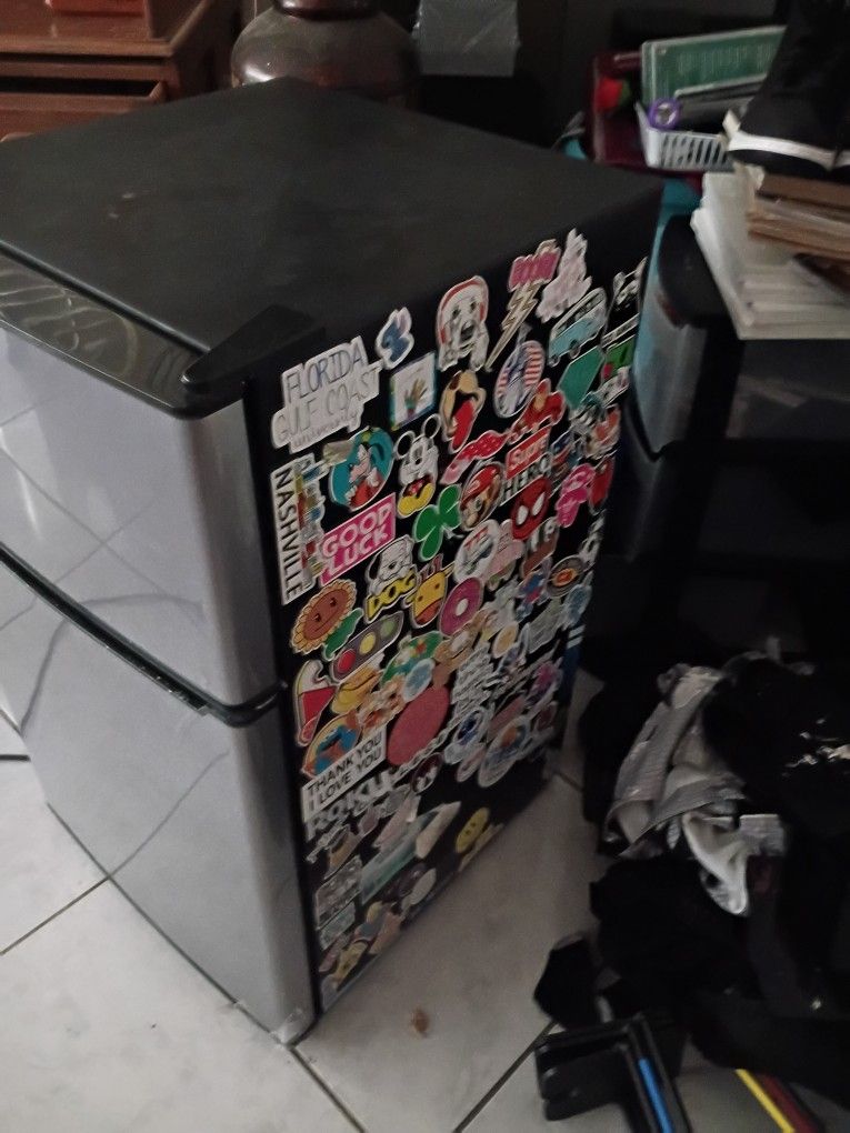 Mini Fridge 