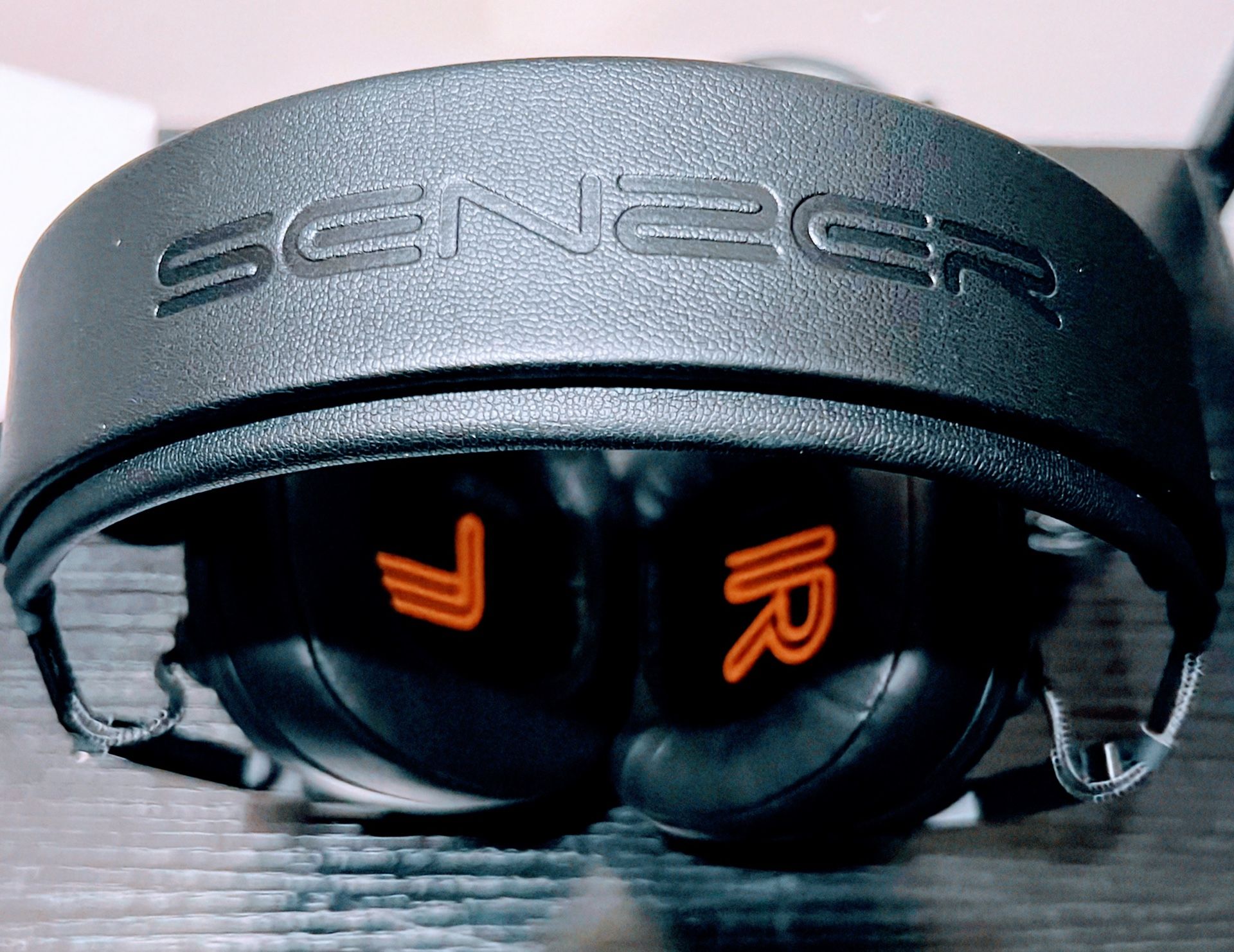 NEW NEVER USED SENZER SG500 Surround Sound Pro Gaming Headset