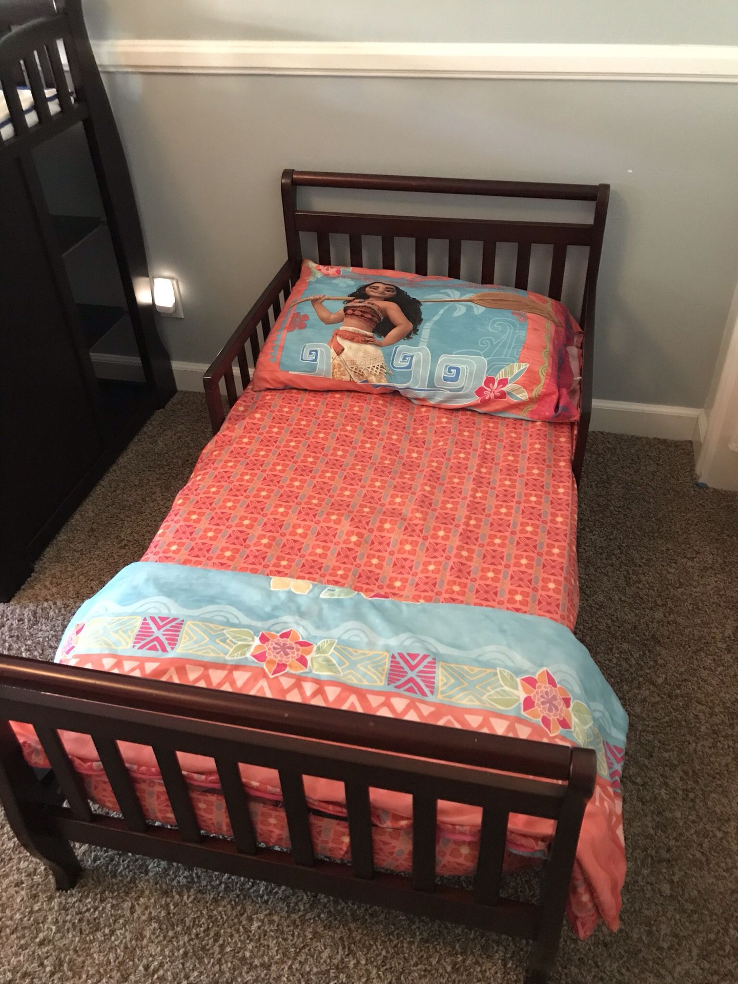 Toddler bed, mattress & Moana bedding