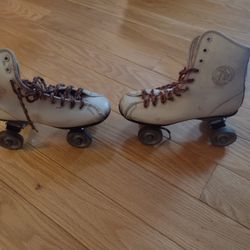 Girls Vintage Roller Derby skates 