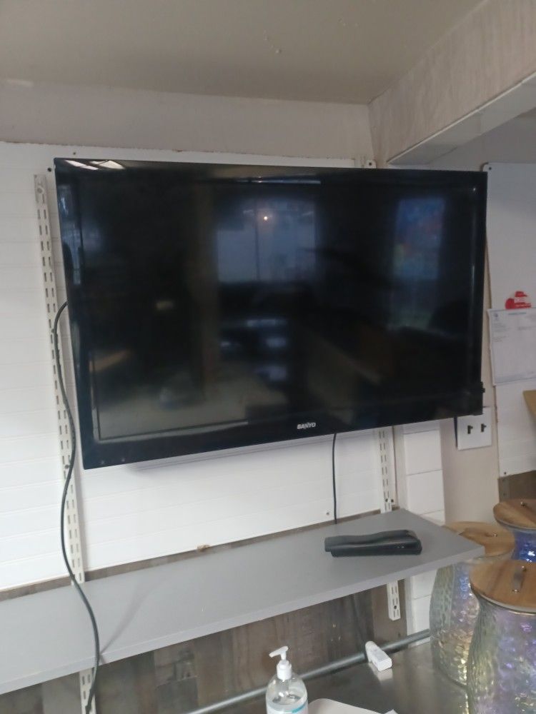 Sanyo 40 Inch TV With Remote