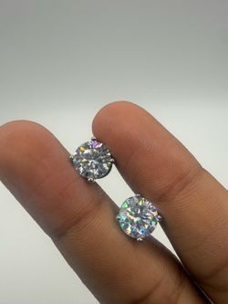 Magnetic VVS1 Moissanite earrings 2ct