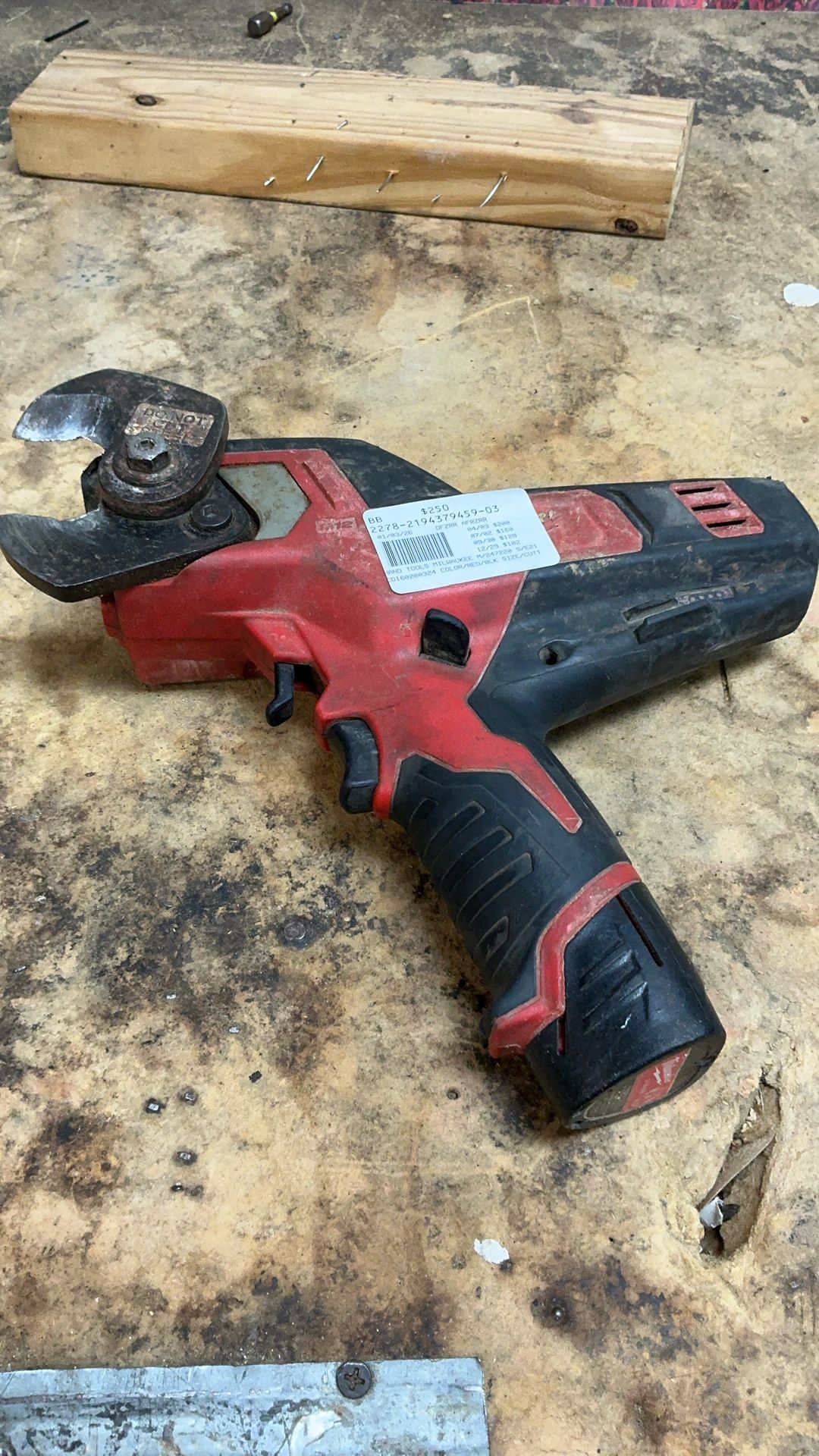 Milwaukee Cable Cutter No Charger