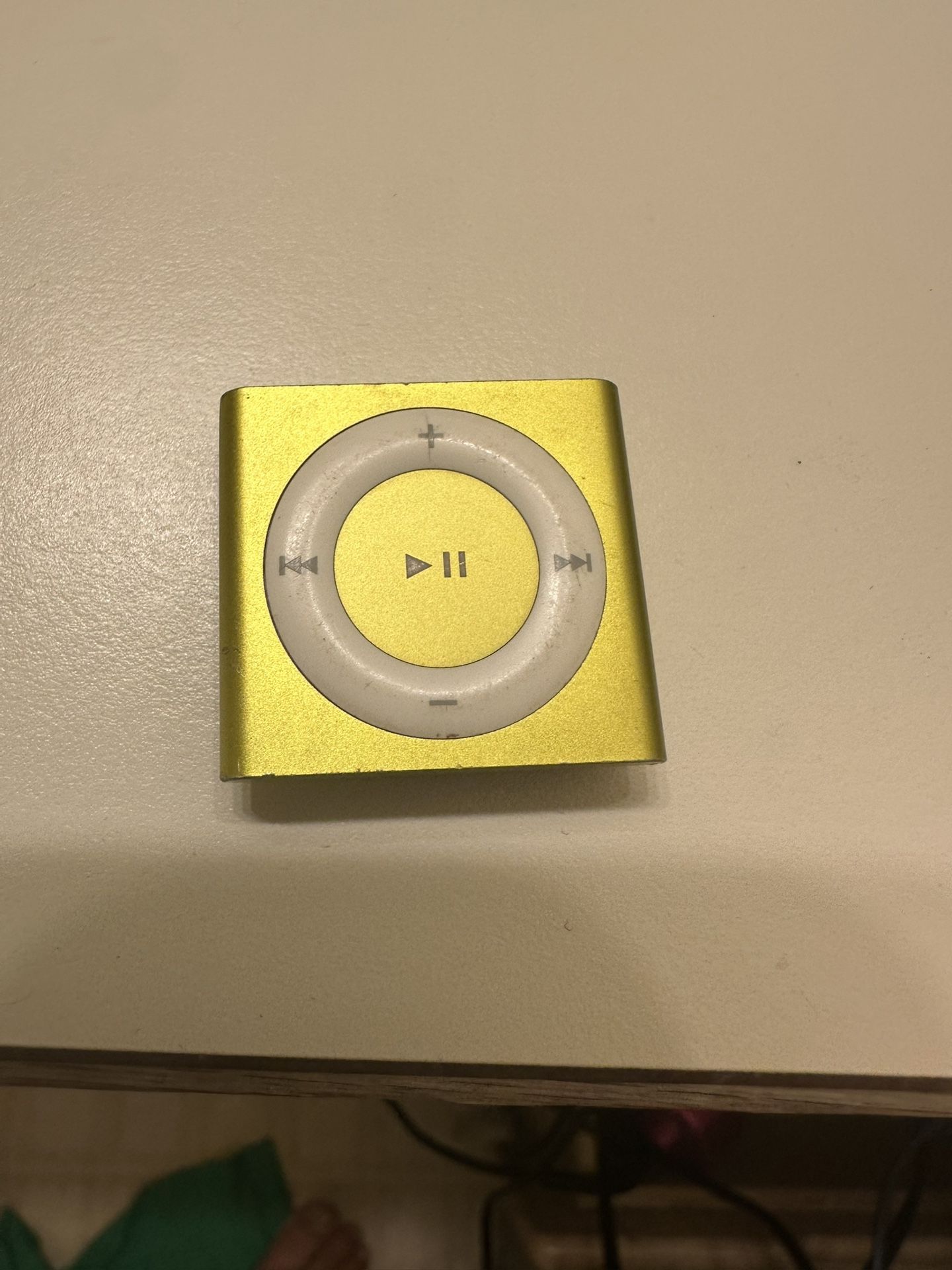 Apple iPod shuffle 4th Generation (2 GB)