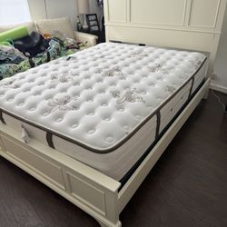 Sealy Queen Mattress Mattress, Cover Bedframe With Backboard And Footboard Box Springs