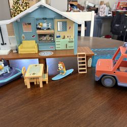 Bluey beach house and car
