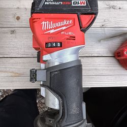 Milwaukee, Mh Compact Router