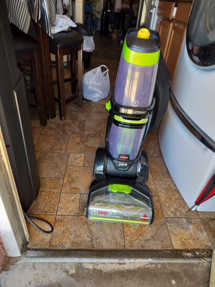 Bissell Carpet Shampooer Comes With All Attachments With It