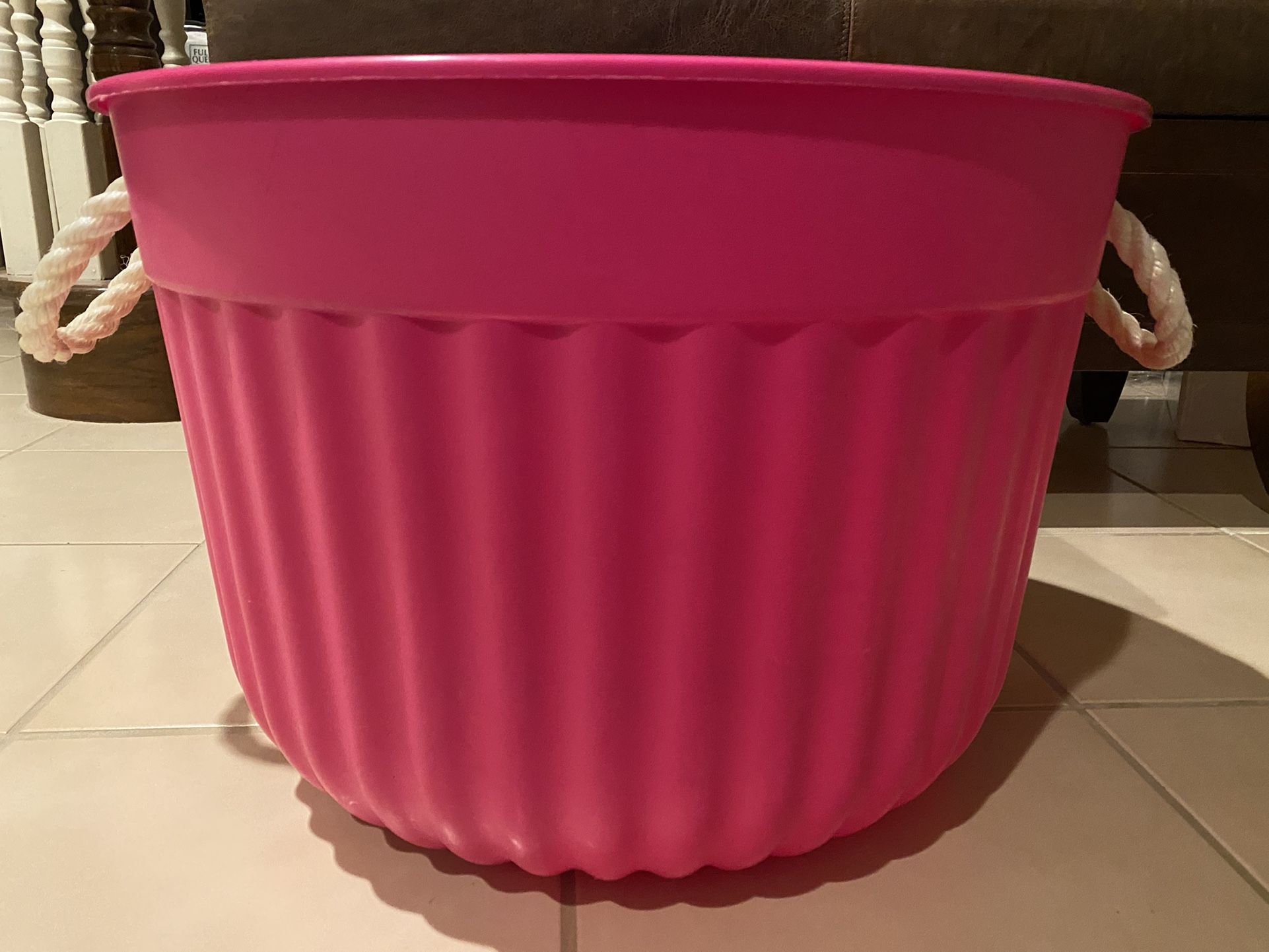 Pink Heavy Duty Plastic Bucket With Thick Rope Handles