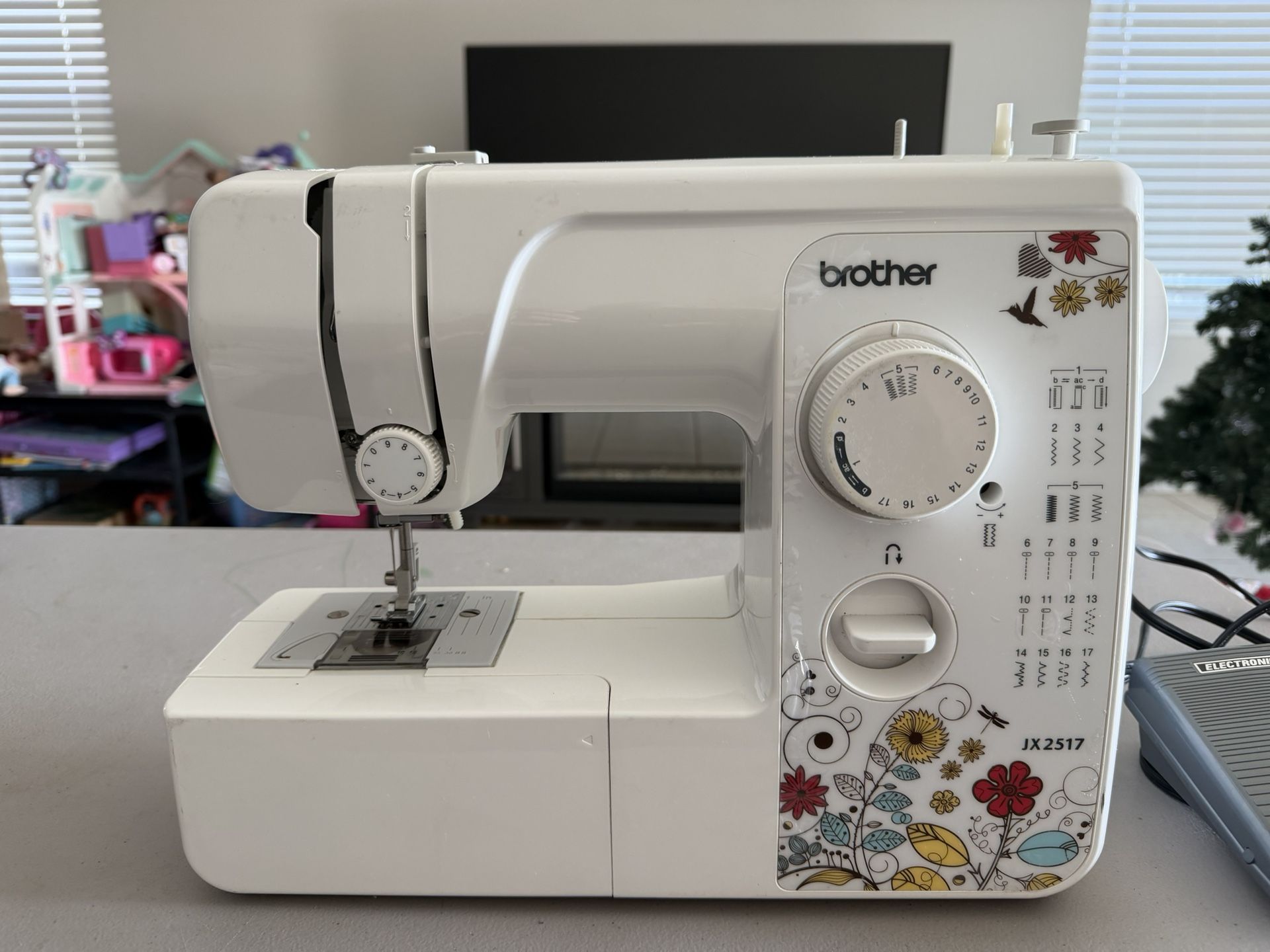 Brother Jx2517 17 Stitch Lightweight Full Size Sewing Machine With Foot Pedal