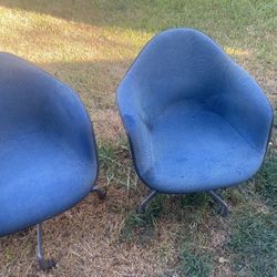 (2) vintage Herman Miller 60’s office desk chair. In great shape !