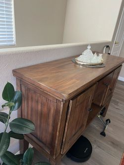 Serving Bar Table - Buffalo and Vegas Dr.