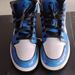 Nike Air Jordan 1 MID LENGTH  Size 6