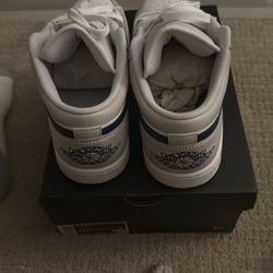 White Nikes Jordan Lows 10.5 New New 