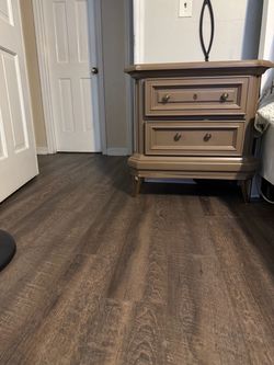 solid wood vntage nightstands, very sturdy and heavy