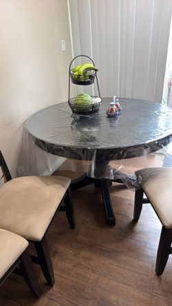 Comedor 4 sillas $60