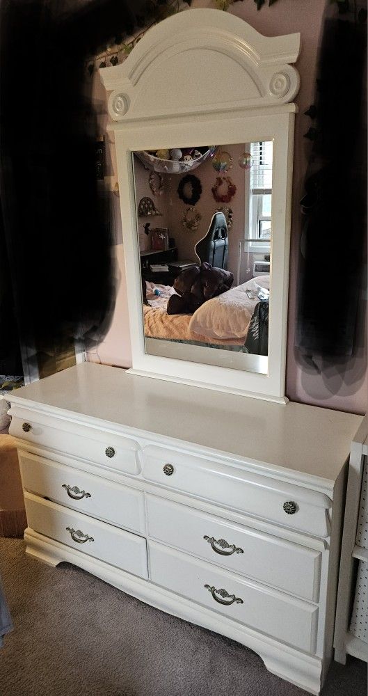 White Wooden Bedroom Set