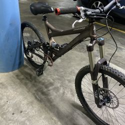 Specialized Enduro Pro A1 8 Speed Large Size Lightweight Aluminum Frame With Hydraulic Disc Brakes And 26” Wheels 