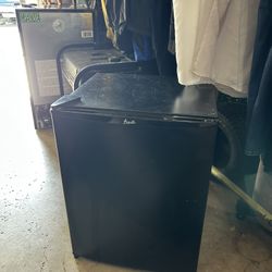 Avanti Mini Fridge 