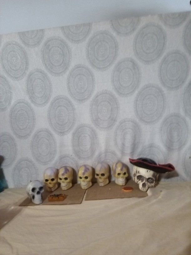 Six Skull Halloween Decorations Pirate Skull