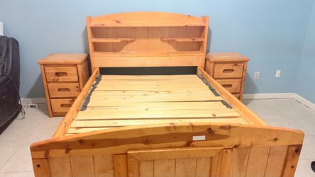 Full size Rustic Wood Bedroom Set - Storage Bed + 2 Nightstands