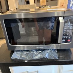 Toshiba Microwave BNIB 