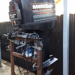 MERCURY 200 HP OFFSHORE 2.5 L.  Running