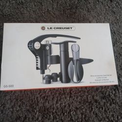 NIB Le Creuset Coffret GS-500 Wine Accessories 6pcs Gift Set
MSRP $169.95
