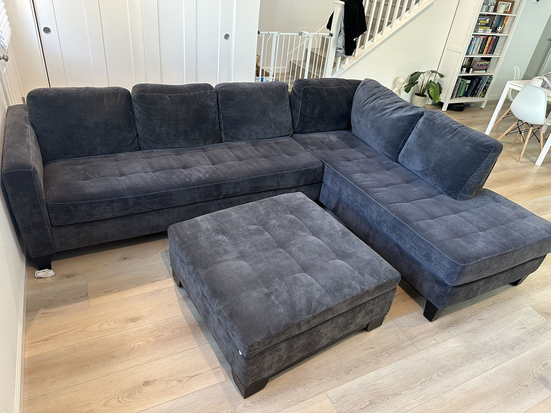 Sectional Couch w/ottoman