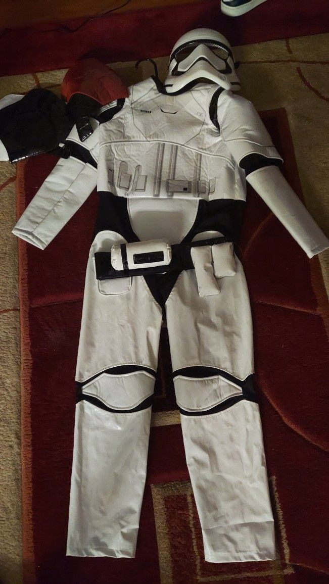 Disney Deluxe Star Wars Stormtrooper Kids Costume Size 9 / 10