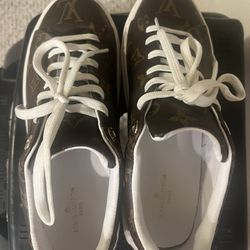 Louis Vuitton Sneakers Size :8