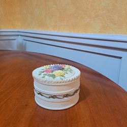 Ring container ceramic 3 1/2 in round by 2 1/4 in  tall
