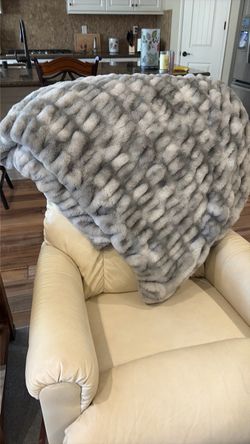 Brand New Cozy Throw